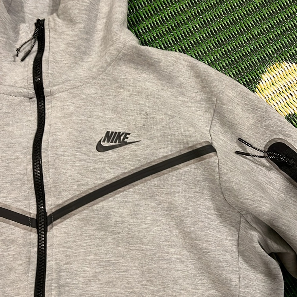 Nike tech gray Men medium - Picture 2 of 4
